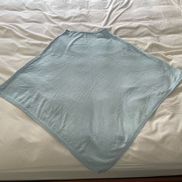 Bee + roo 100% cashmere nursing poncho - Picture 3 of 9